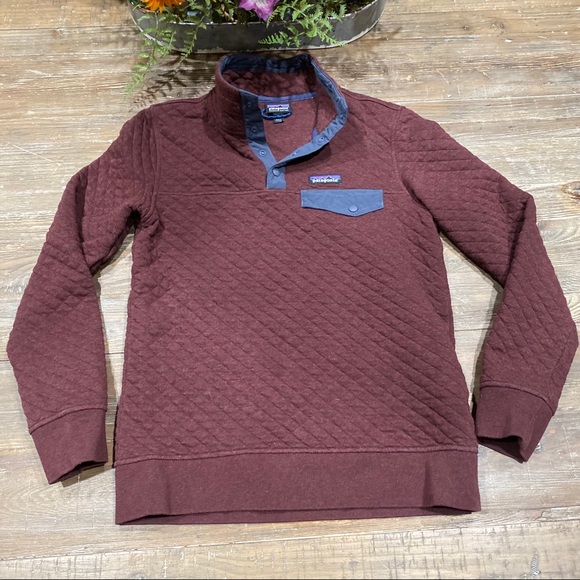 Patagonia Tops - Patagonia burgundy quilted pullover xs